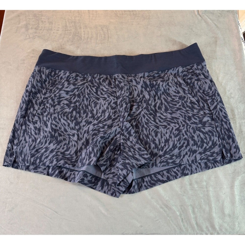 Athleta Womens Trekkie North Printed Short 24 Blue Grey Tiger Print Gorpcore